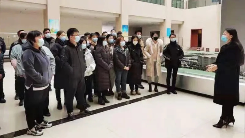 关爱职工，，迎新春、、、送春联——齐河开发区工会为冠威园区职工送来祝福