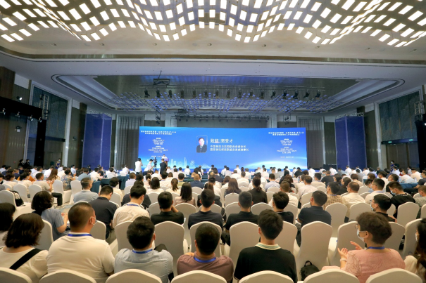 集团党委书记、、、总经理盖忠琳出席国度物流枢纽现场推动会