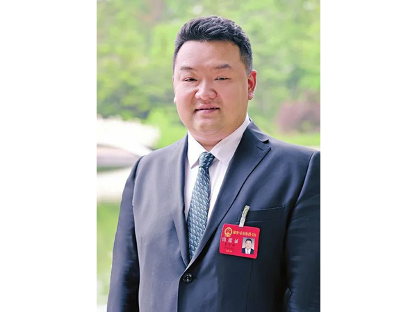 大力发展枢纽经济 推动物流与各产业深度融合——访市人大代表，，，山东百乐博blb国际物流集团党委书记、、总经理盖忠琳